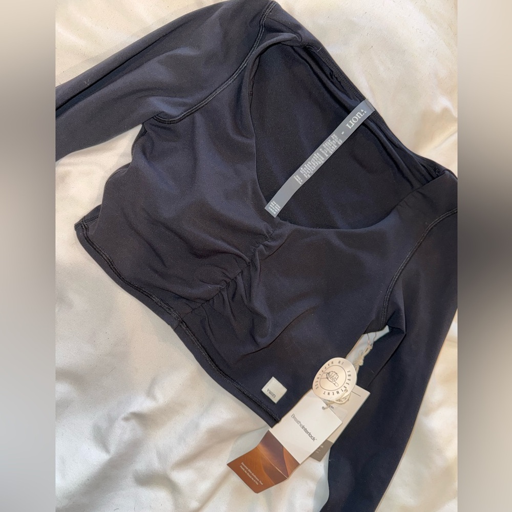 NWT Vuori Long Sleeve “Rouched Bra” - Small